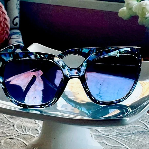 OSCAR de la RENTA STUNNING SUNGLASSES - Picture 4 of 5